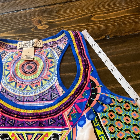 High Low Flying Tomato Colorful Geometric Tank Top - Picture 4 of 7